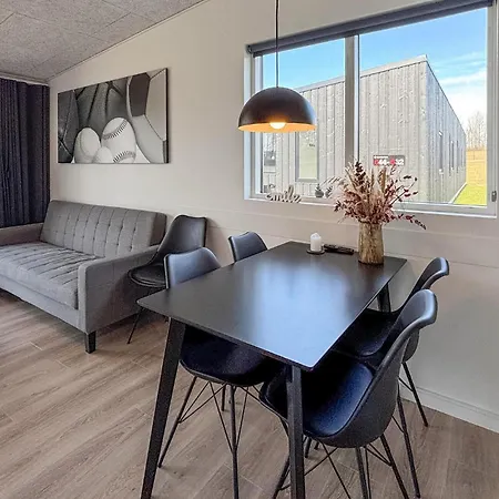 2 Bedroom Beautiful In Apartamento Vejen