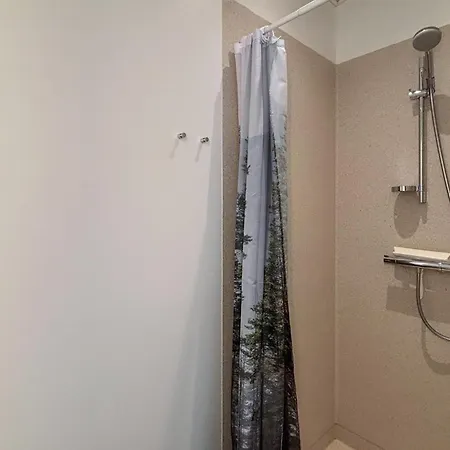 2 Bedroom Beautiful In アパート