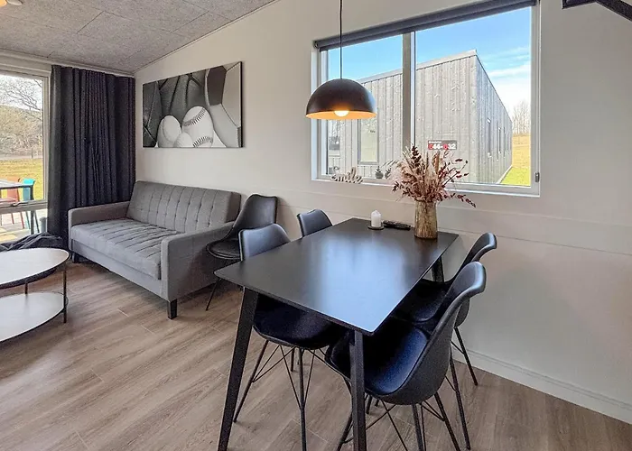 2 Bedroom Beautiful In Apartamento Vejen