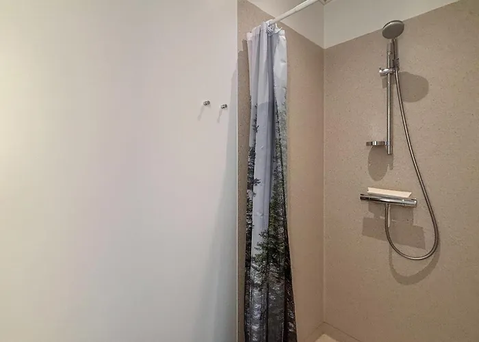 2 Bedroom Beautiful In アパート